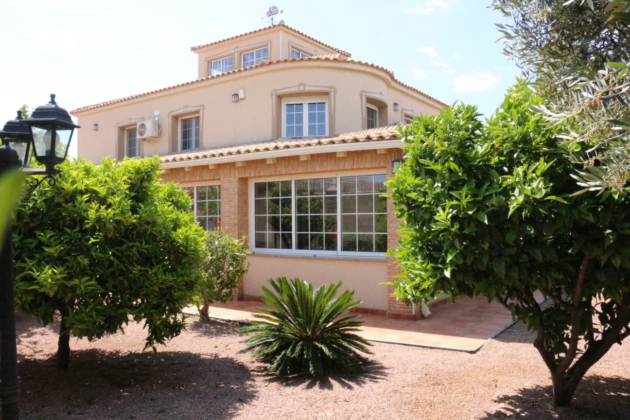 Chalet independiente con piscina en El Chaparral