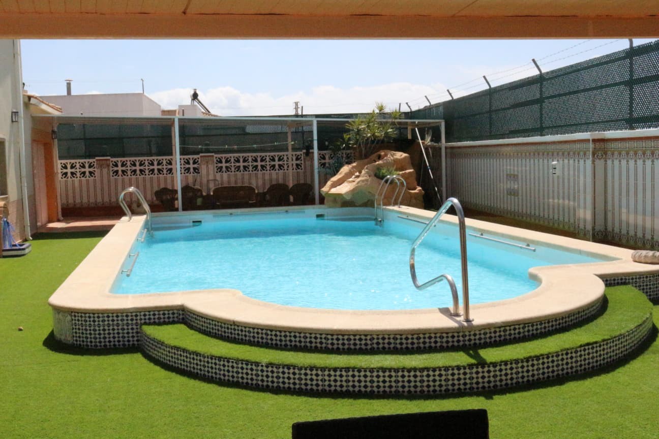 Chalet independiente con piscina en El Chaparral, fotografía 3 de 67