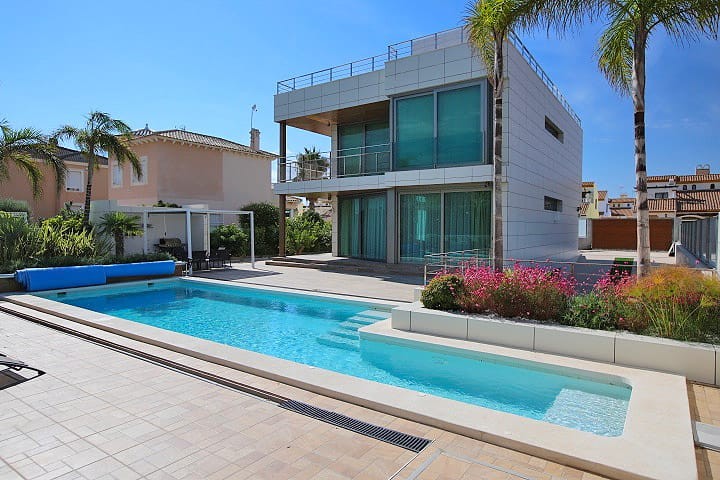 Villa de 500 m² con piscina, spa y gran parcela en La Zenia