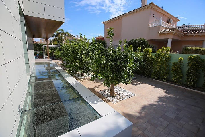 Villa de 500 m² con piscina, spa y gran parcela en La Zenia, fotografía 18 de 21